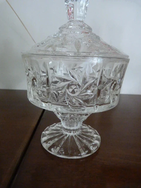 bonbonnière en verre taillé